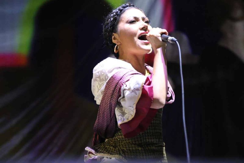 Rocío Vega en pleno concierto