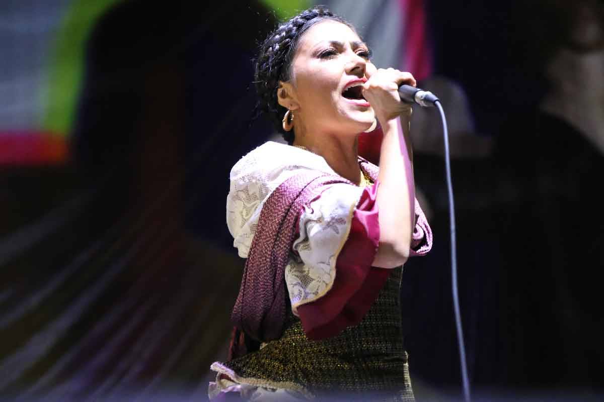 Rocío Vega en pleno concierto